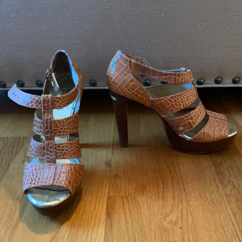 Michael by Michael Kors, t-strap sandal, size 8.5
